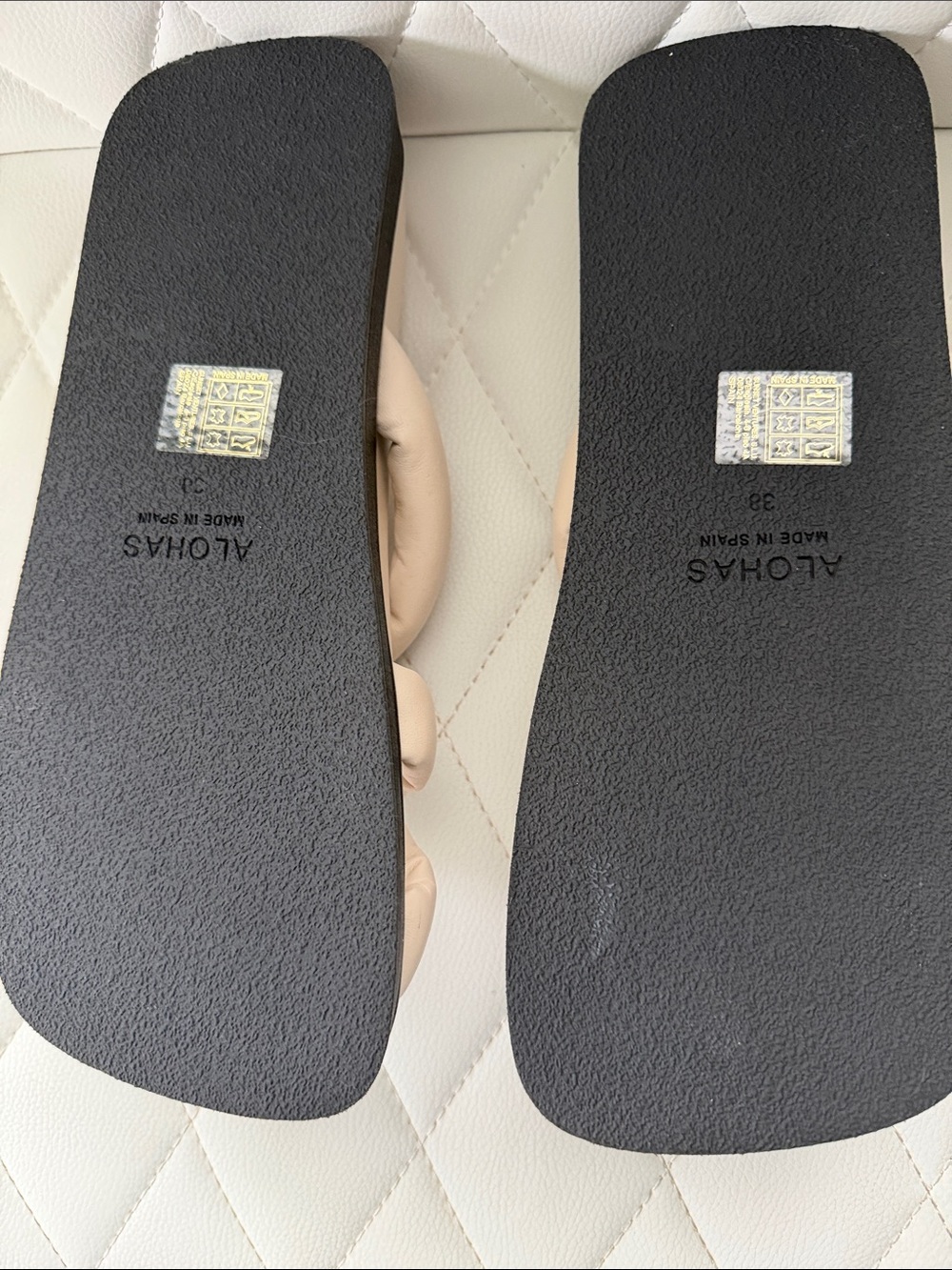 ALOHAS Cream Padded Crisscross Slide Sandals - Picture 2 of 2